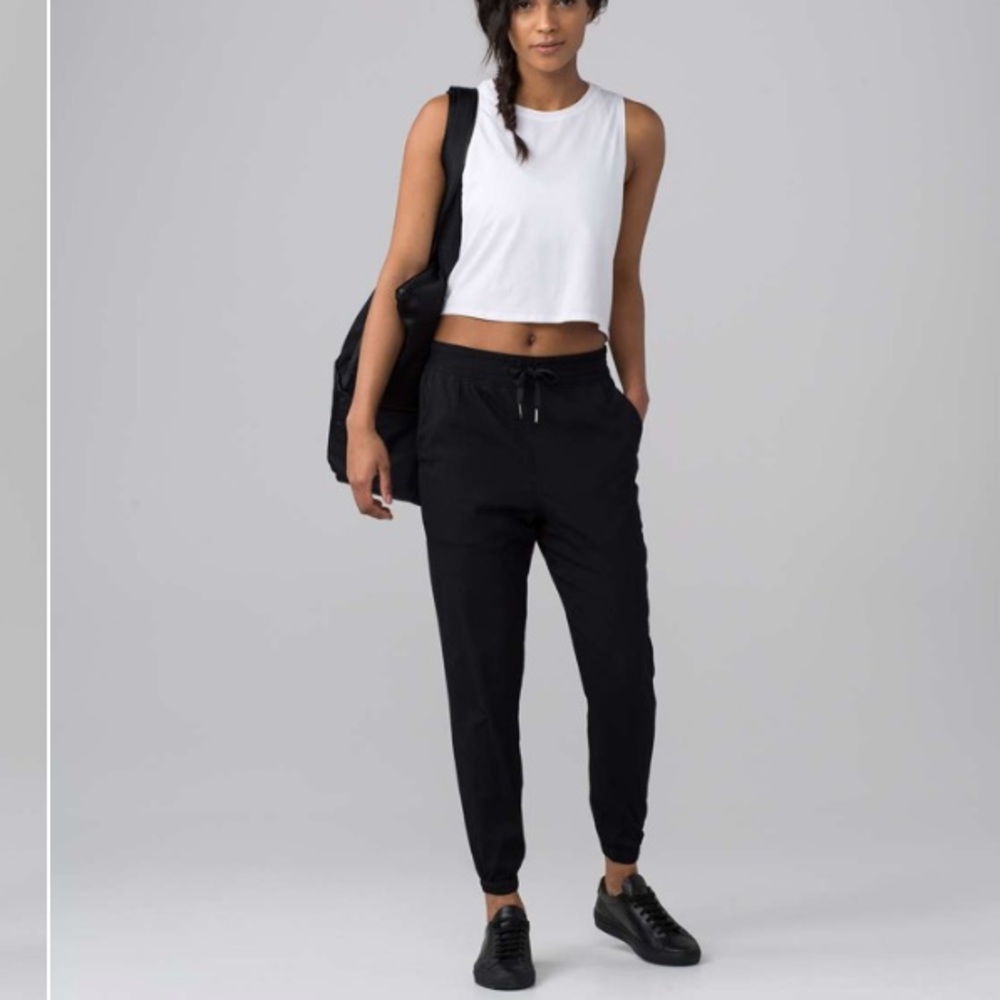 Lululemon in-depth jogger 28”